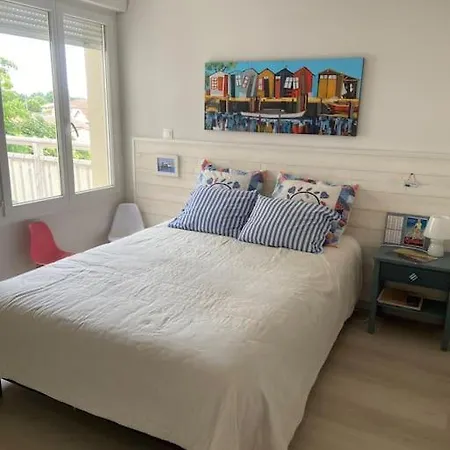 Apartment De Type 3 Au Deuxieme Etage *